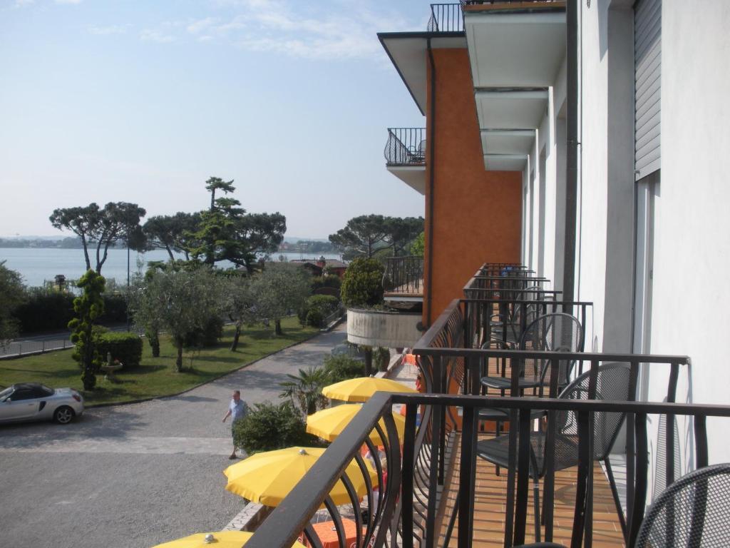 Hotel Mirabello Sirmione Exterior photo